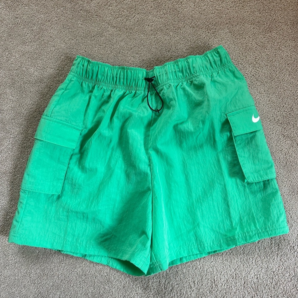 Nike Sportswear Essential Women's Woven High-Rise Shorts Size Medium NEW - Picture 3 of 11
